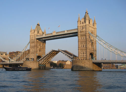 Tower Bridge de Londres al abrise